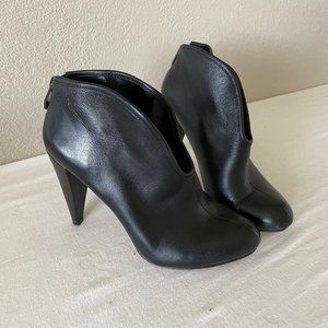 Vince Comuto Alexia Bootie - Black Leather - Womens Size 7